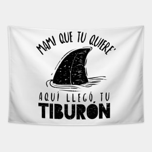 Mami que tu quiere' - Aquí llego tu tiburón Tapestry