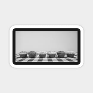 Line of cup cakes Magnet