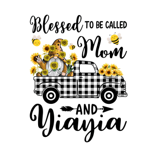 Blessed To Be Called Mom And Yiayia Gnomes Sunflowers T-Shirt