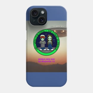 Cool Alien Couple Visiting for World UFO Day Phone Case