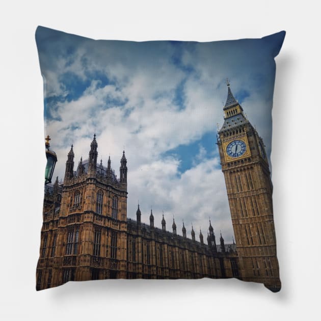 Big Ben and Parliament house Pillow by psychoshadow