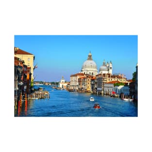 Beautiful view of famous Canal Grande and Basilica di Santa Maria della Salute in Cana, Italy T-Shirt