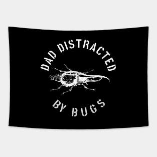 DAD EASILY DISTRACTED BY INSECTS INTERVERTEBRATE ANIMALS COOL FUNNY VINTAGE WARNING VECTOR DESIGN Tapestry