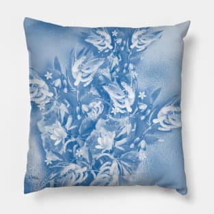 Beautiful flower bouquet on a rippled blue background Pillow