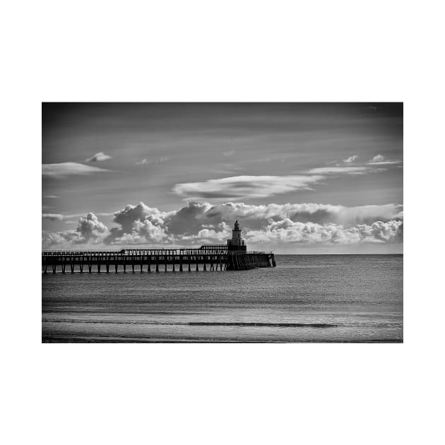 The piers at Blyth in Northumberland by Violaman