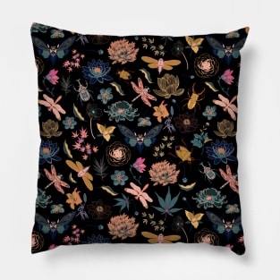 Japanese floral pattern Pillow