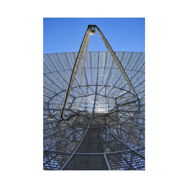Giant radio telescope scanning the universe by Steves-Pics