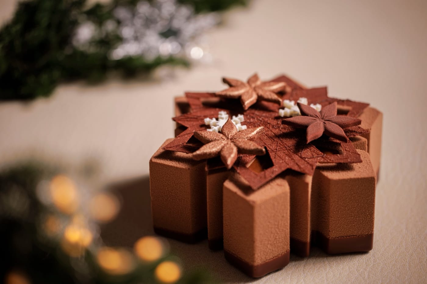 The Étoile de Chocolat, the star-shaped Christmas 2026 cake of the Four Seasons Hotel Tokyo at Otemachi