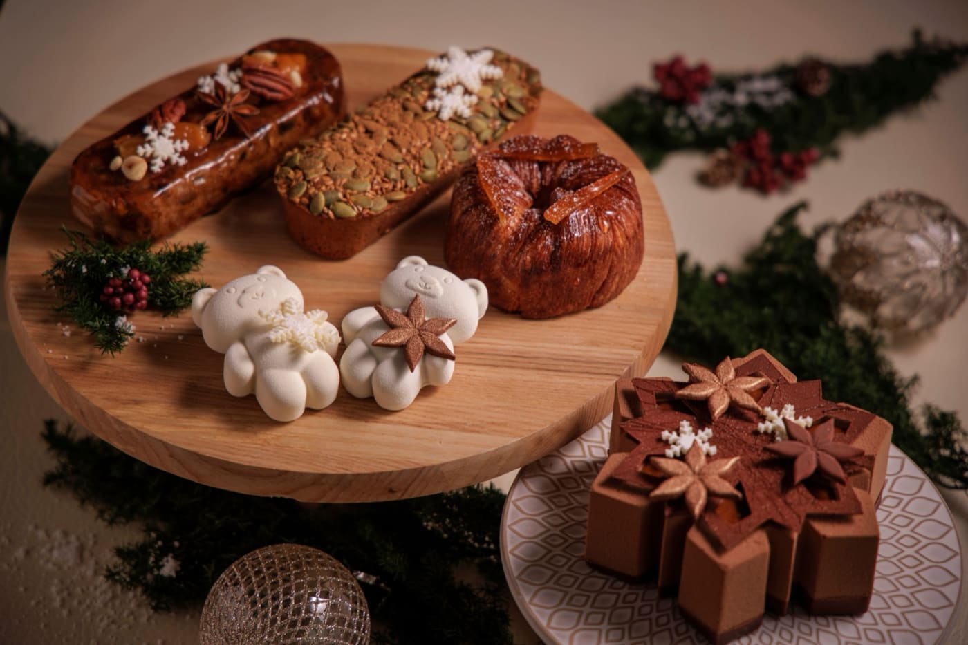 The Christmas 2026 collection of the Four Seasons Hotel Tokyo at Otemachi: Étoile de Chocolat, bears, Berawecka, gingerbread and brioche