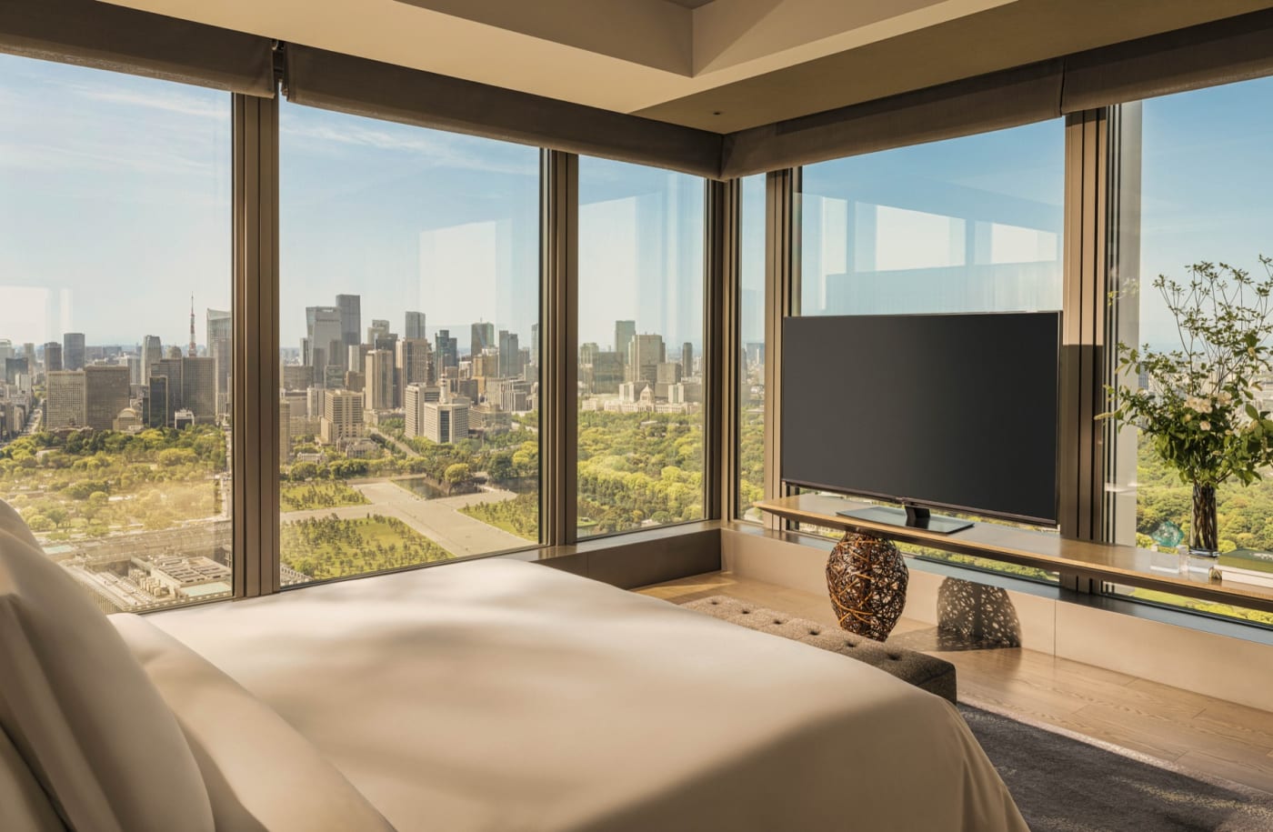 Corner room at the Four Seasons Hotel Tokyo at Otemachi with views of the Imperial Palace gardens