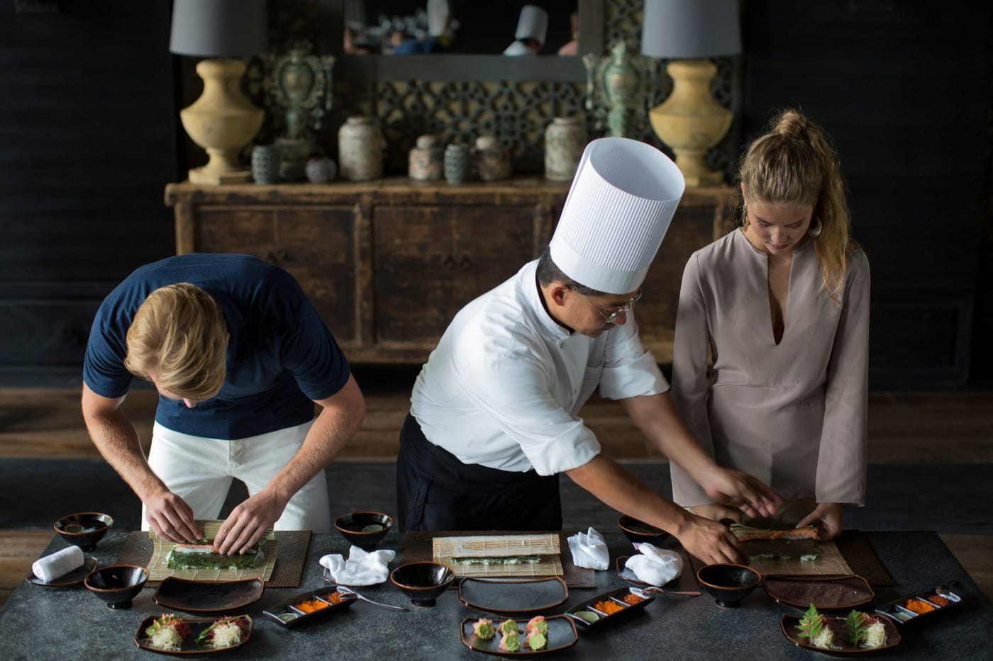 Atelier de sushis avec un chef au restaurant Indochine du NIZUC Resort & Spa, à Cancún