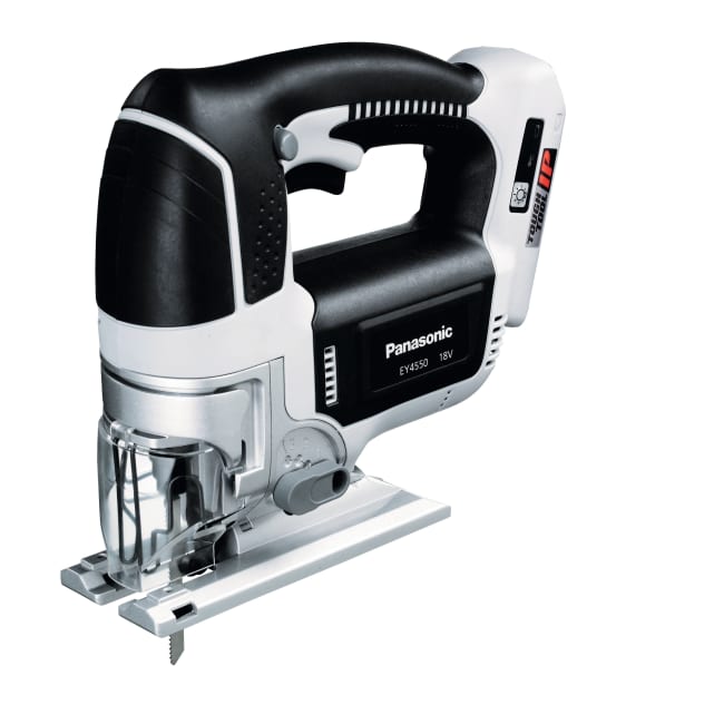 18V Stikksag uten batterier, lader og koffert