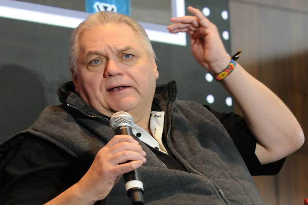 Descubre quien es el empresario de "Shark Tank" que te comparte sus  secretos para ser Emprendedor Triunfador