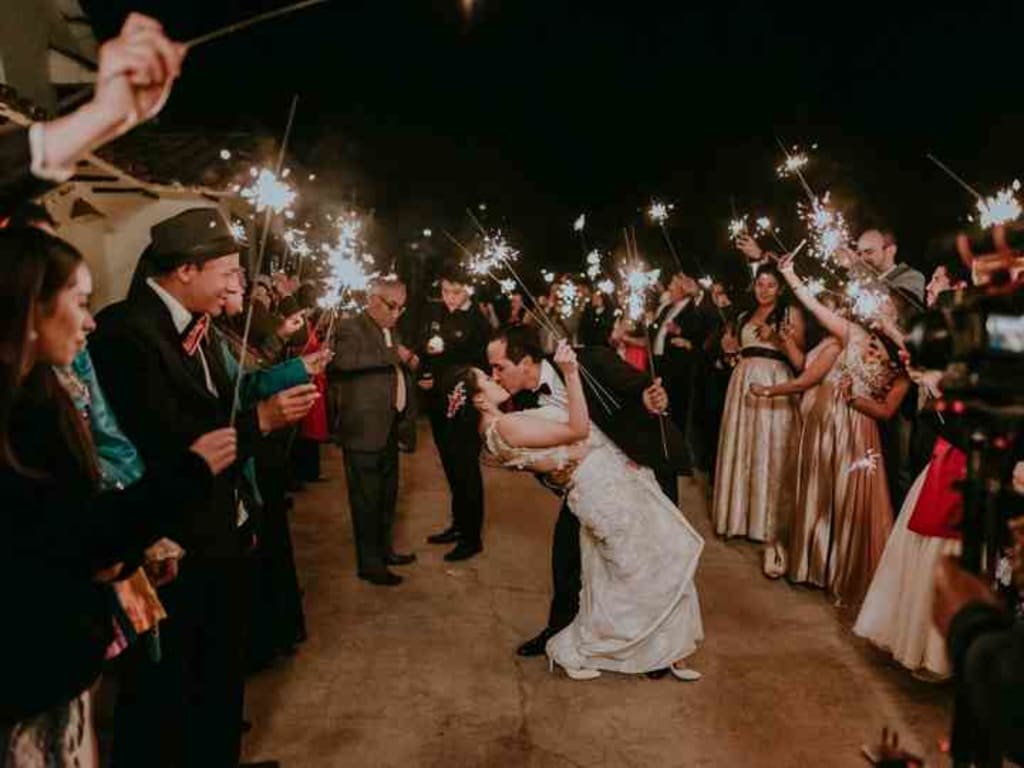 Bodas falsas y baños públicos de lujo… Los negocios más exitosos en el extranjero