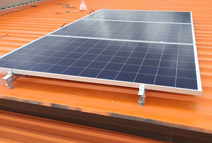 استراکچر پنل خورشیدی مخصوص شیروانی استراکچر پنل خورشیدی مخصوص شیروانی