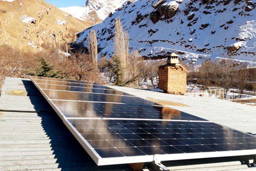 پنل خورشیدی بر روی شیروانی