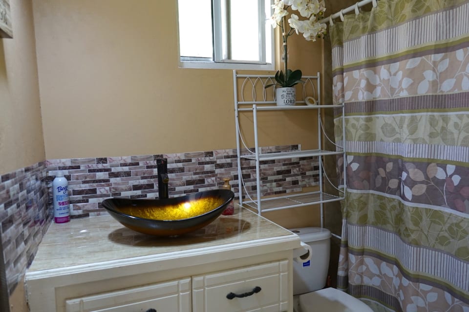 First floor - Main house primary ensuite bathroom