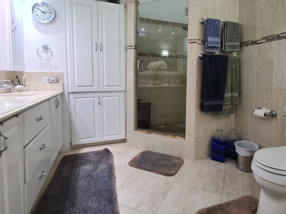 En-suite with shower