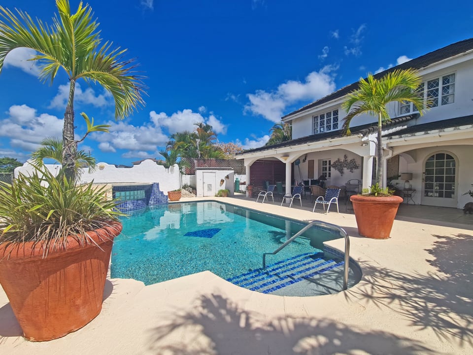 Lovely pool and entertainment area