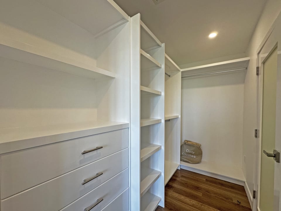 Ensuite Walk-In Closet