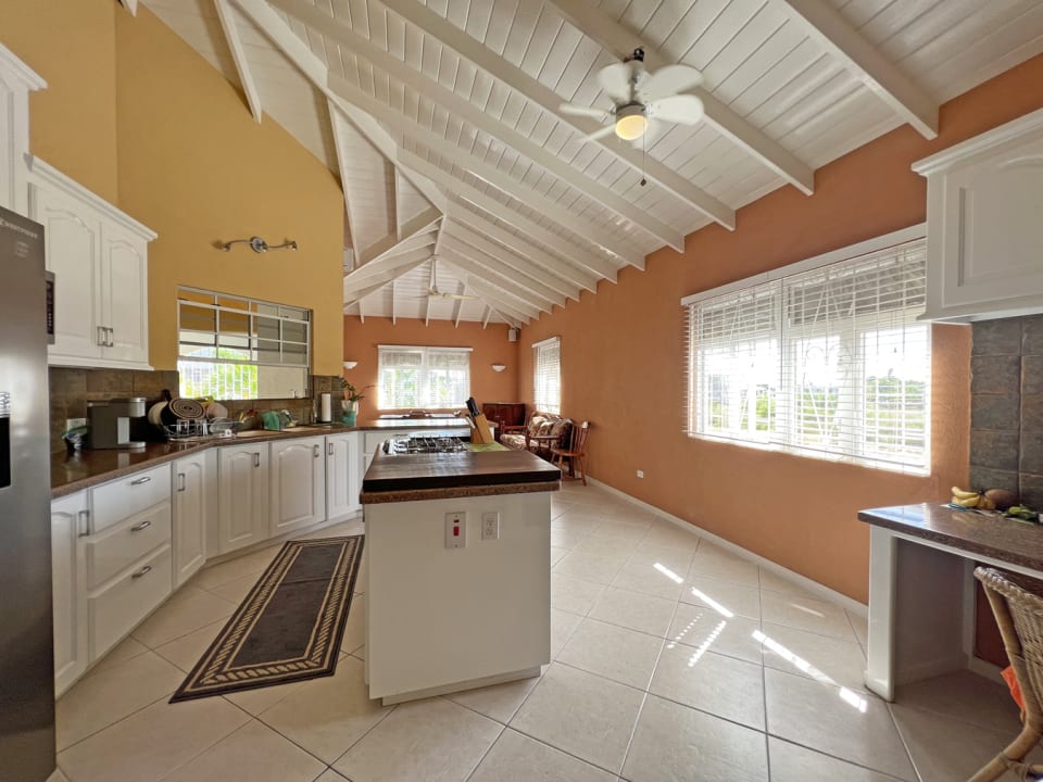 Large kitchen & Dining Nook