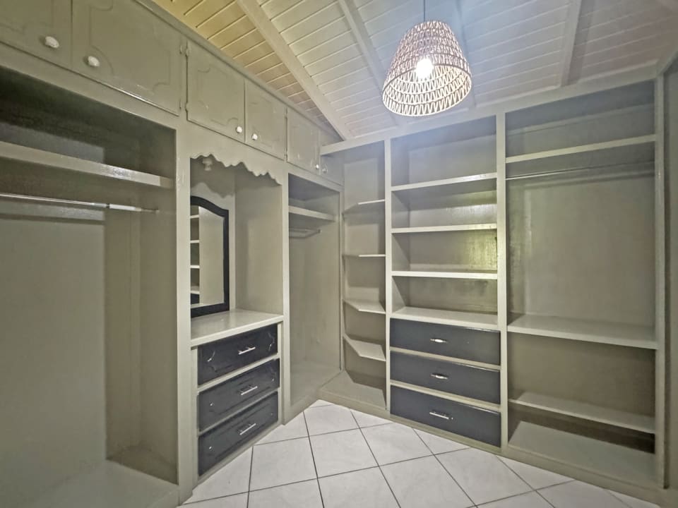 Walk-in closet