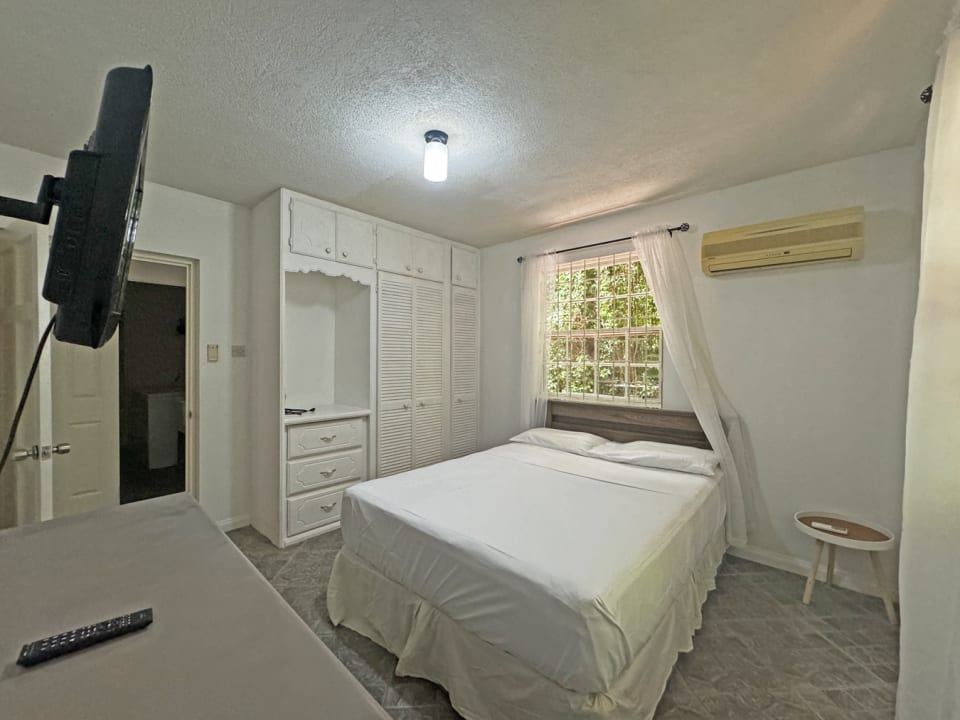Air-conditioning included in bedrooms