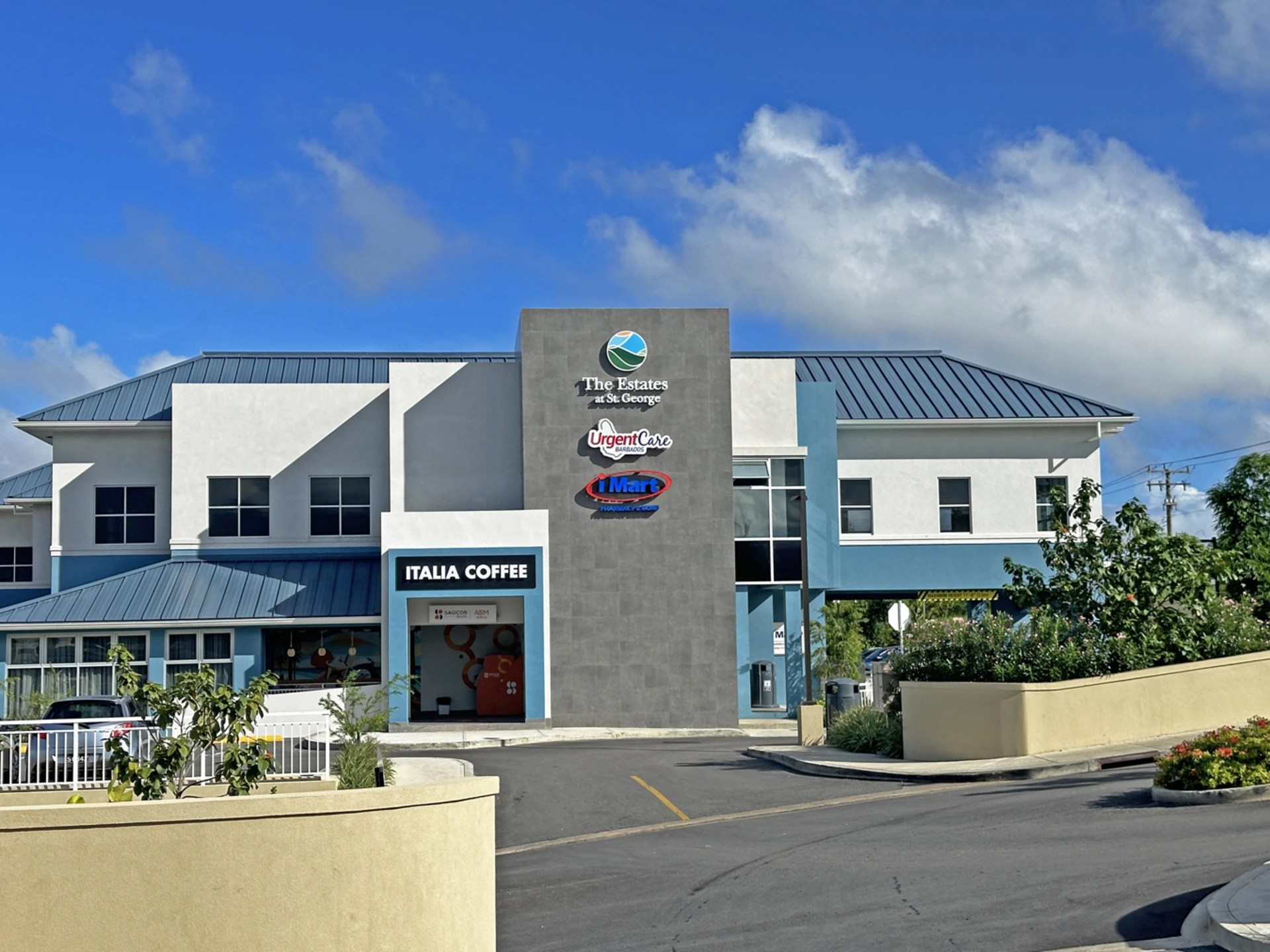 On-site convenience store, pharmacy, coffee shop, 24-hr medical facility