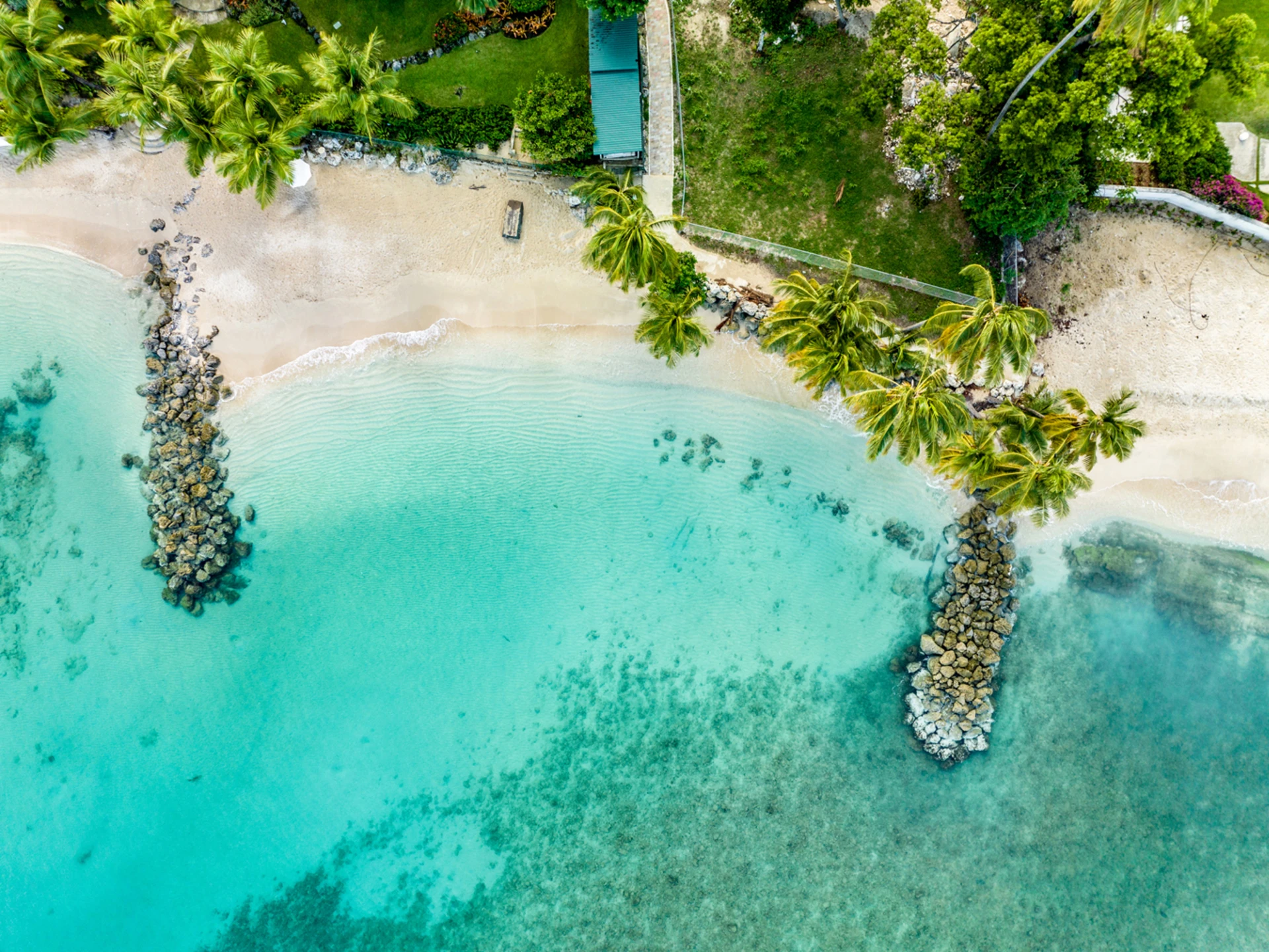 Stunning beach across street - 2 minute walk
