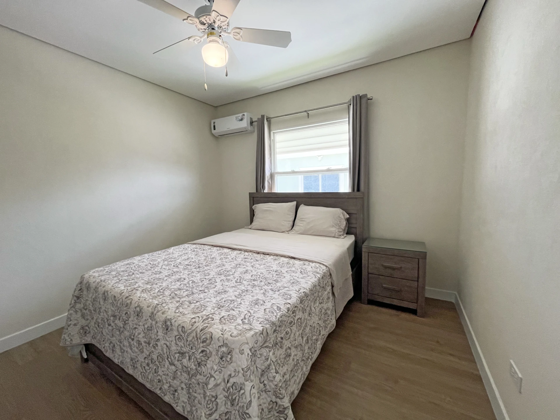Guest bedroom 2