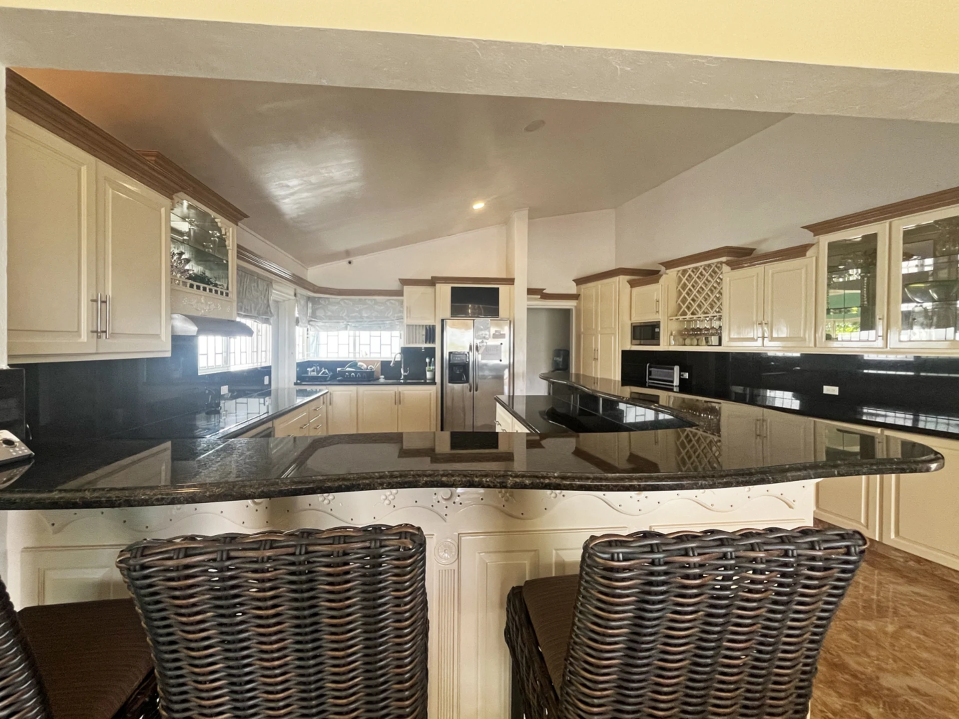 Expansive kitchen