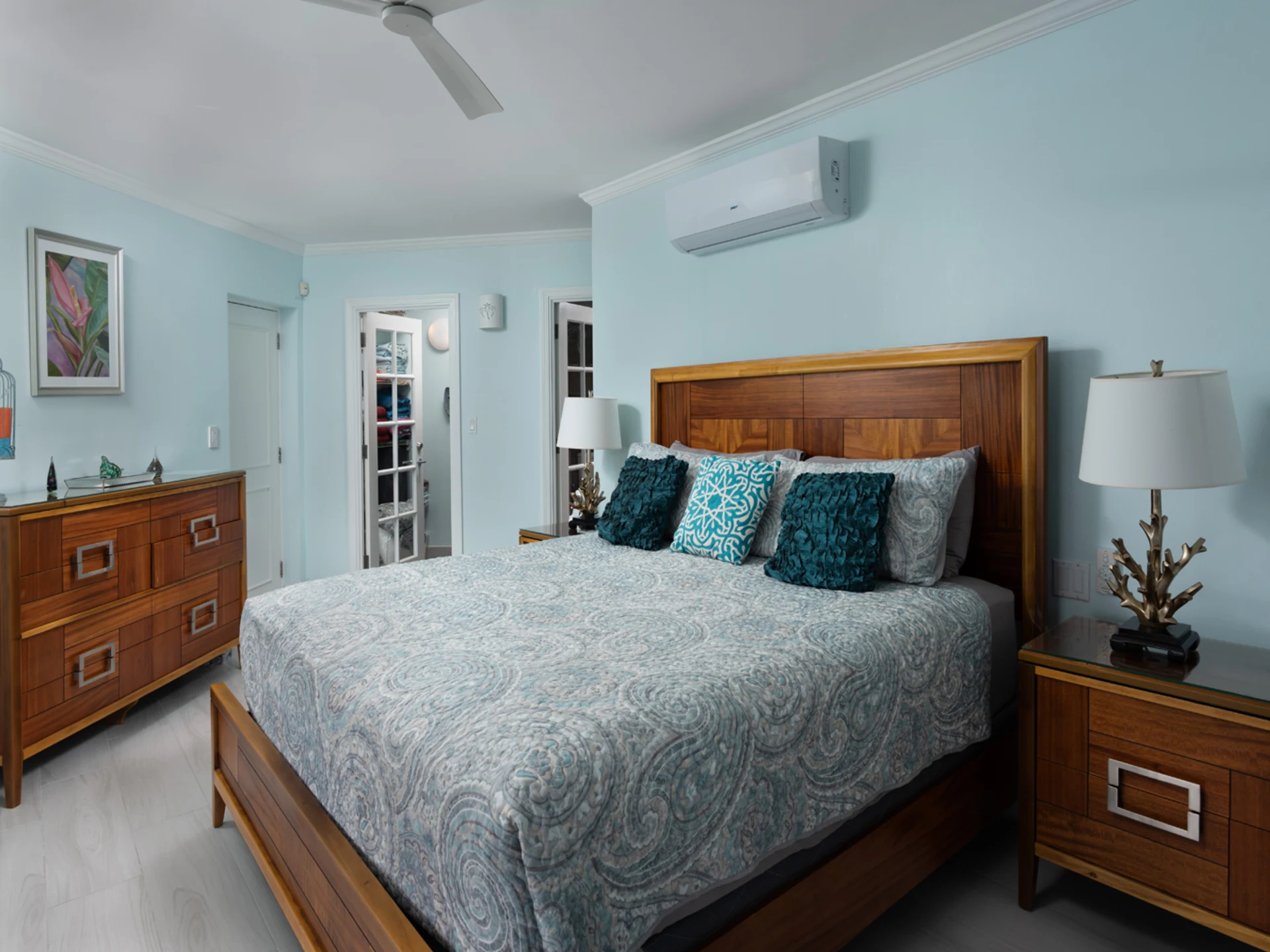 Primary bedroom with en-suite and walk in closet