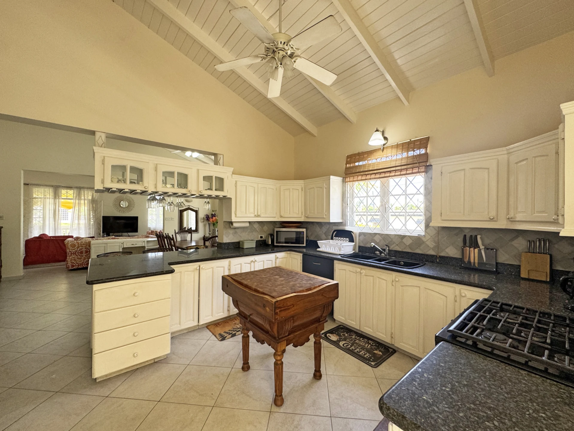 Fully equipped kitchen