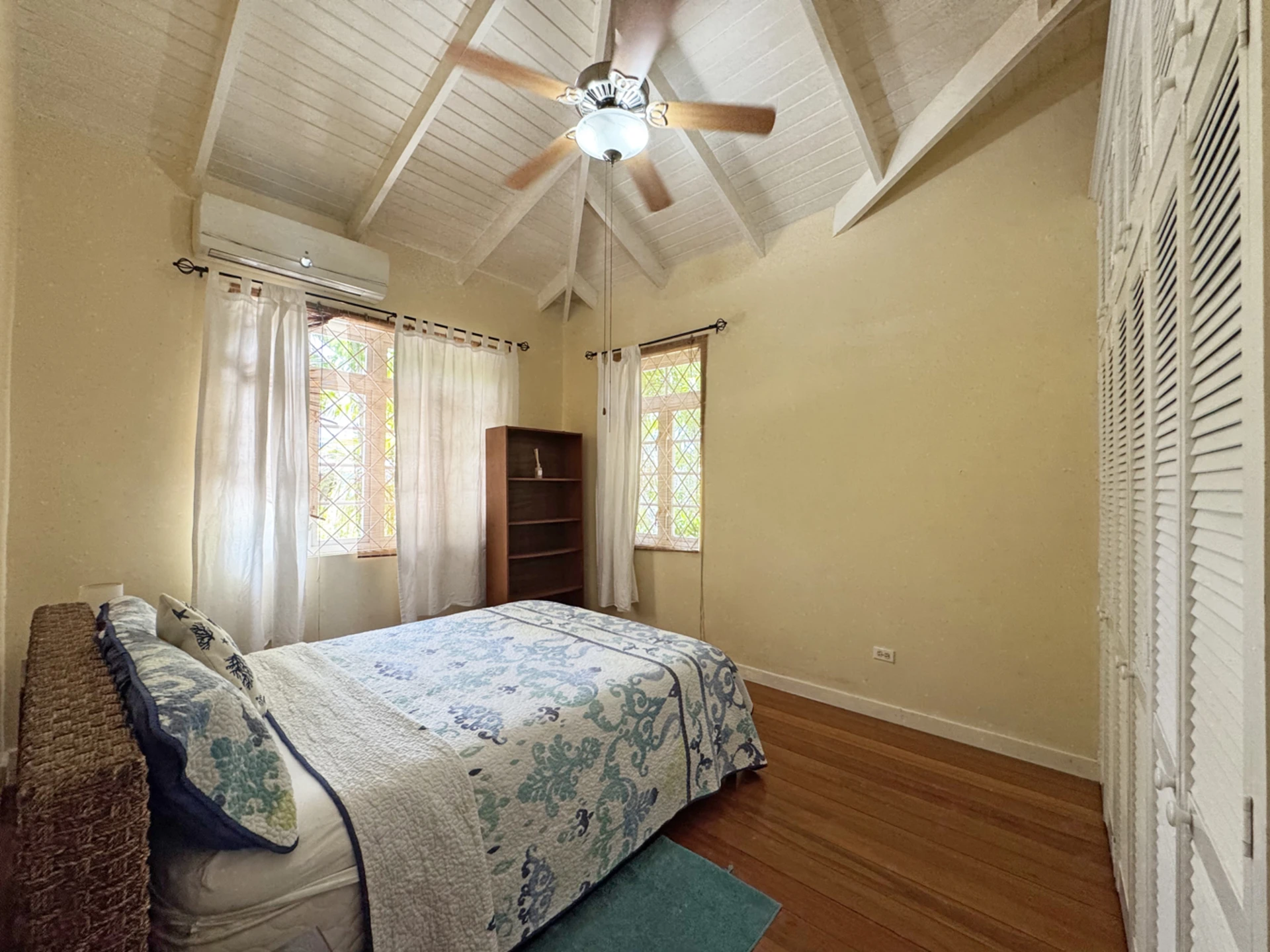Guest bedroom 1