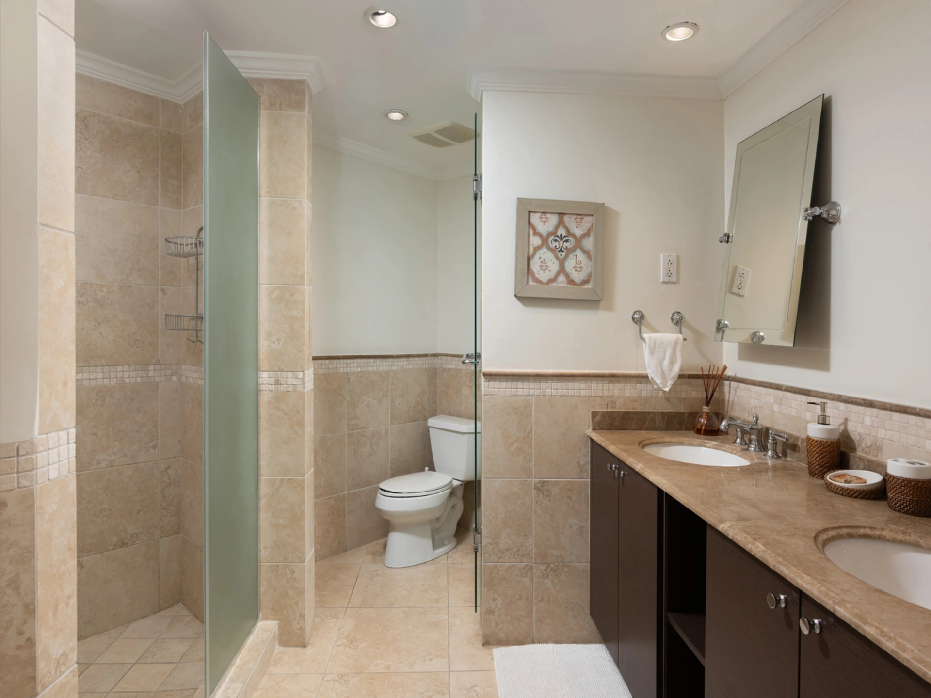 En-suite bathroom