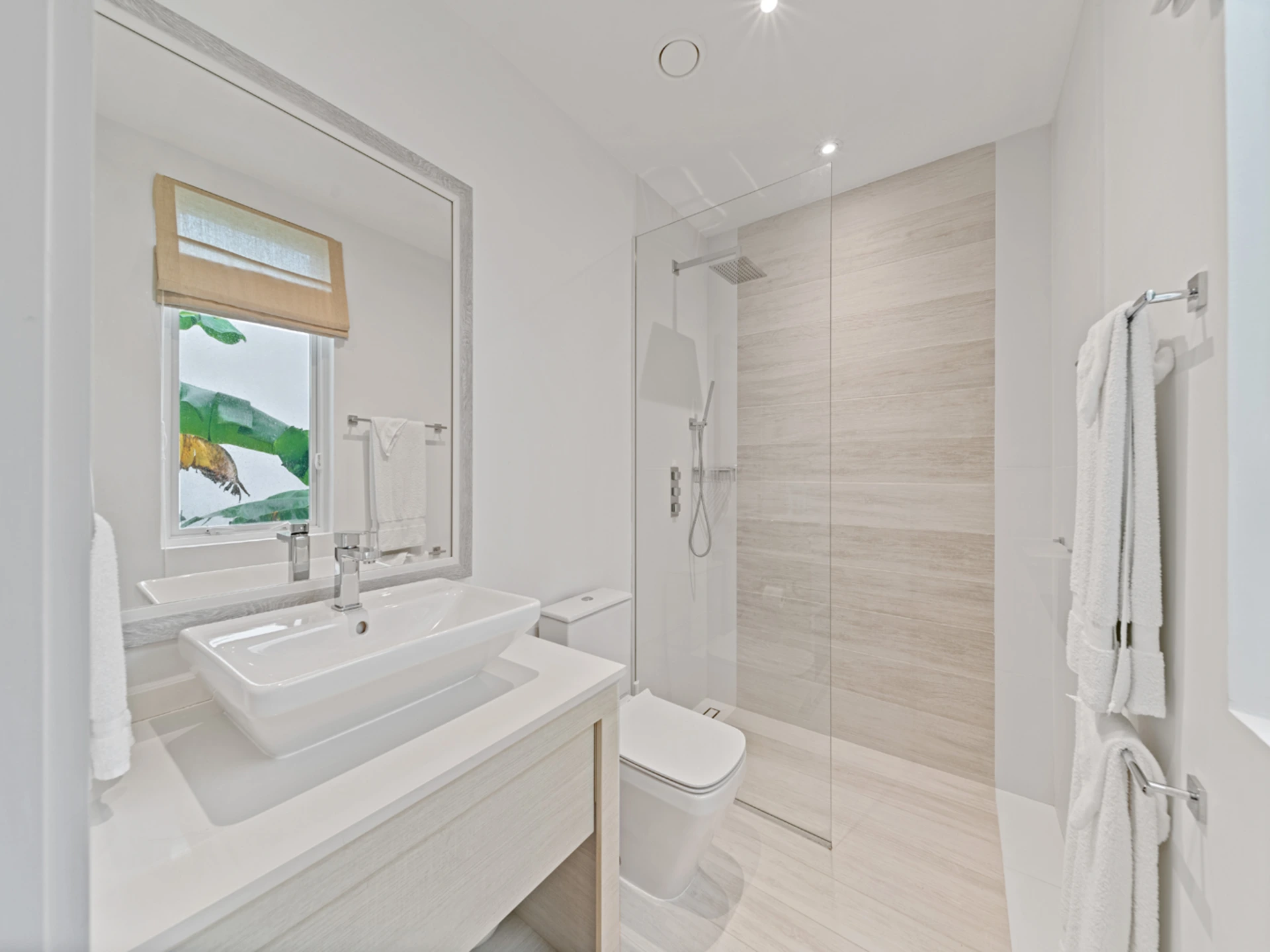 Full powder room