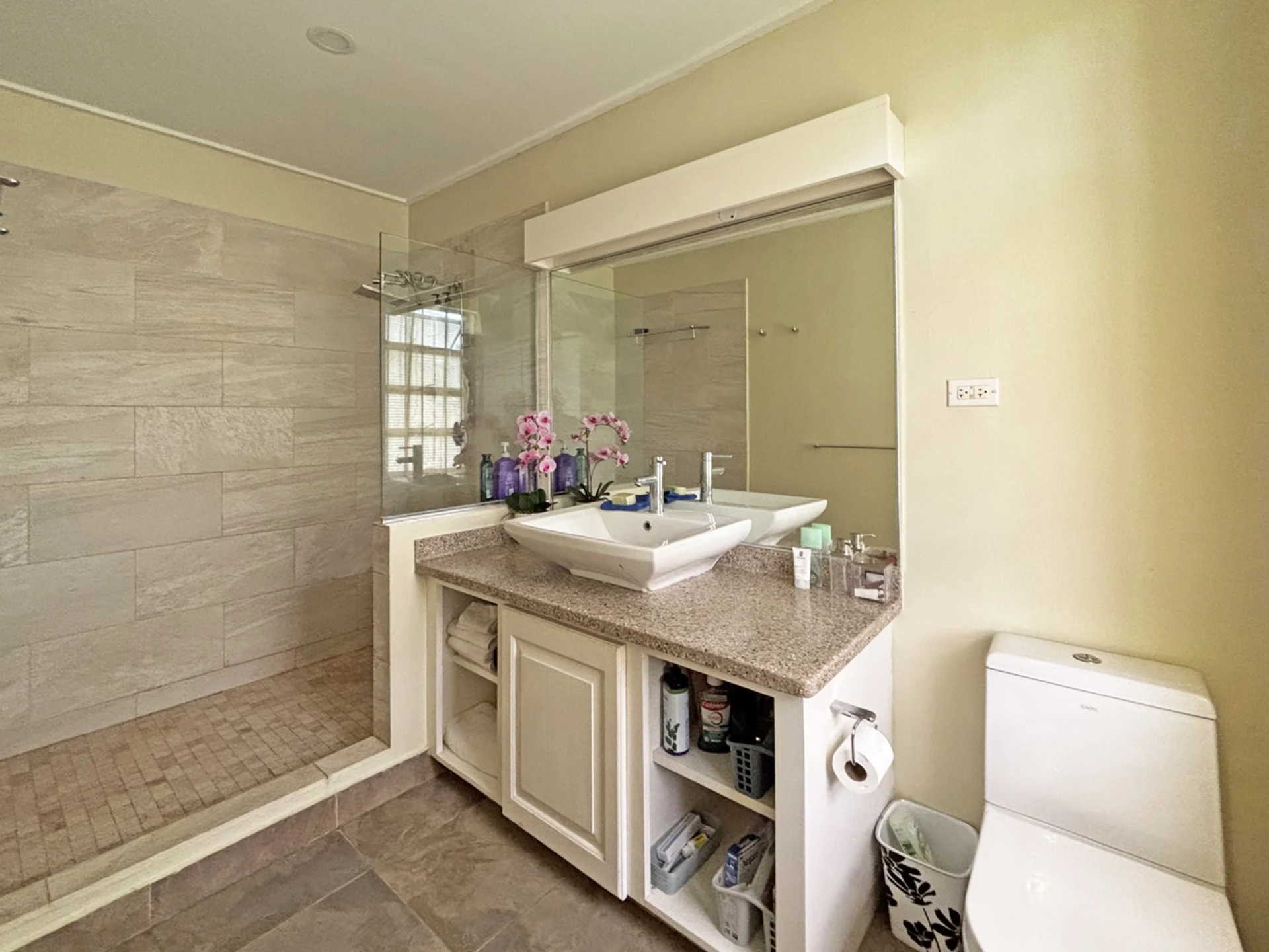 Main en suite bathroom