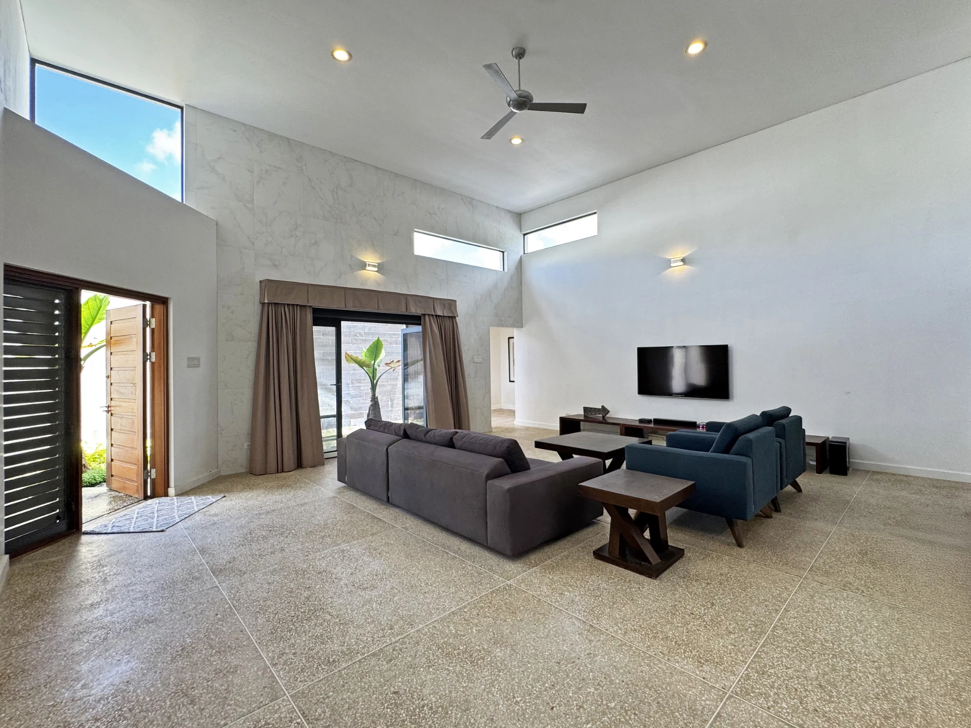 Spacious living room