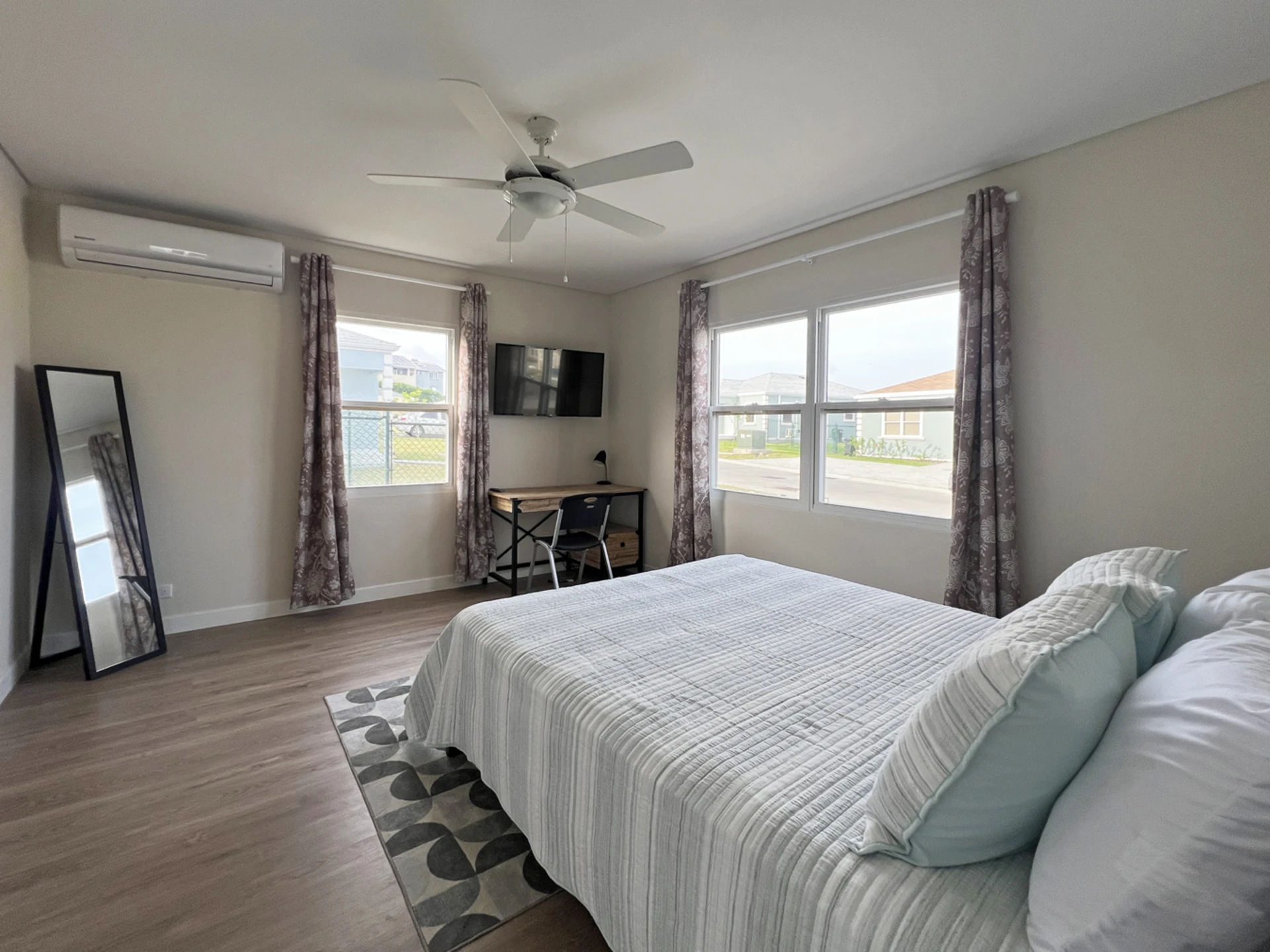 Primary Bedroom with en-suite and Walk-in Closet