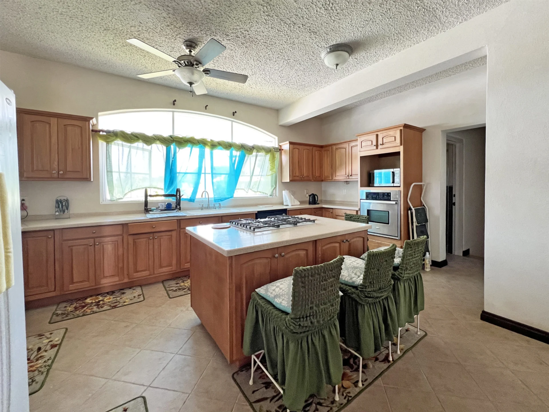 Spacious Kitchen