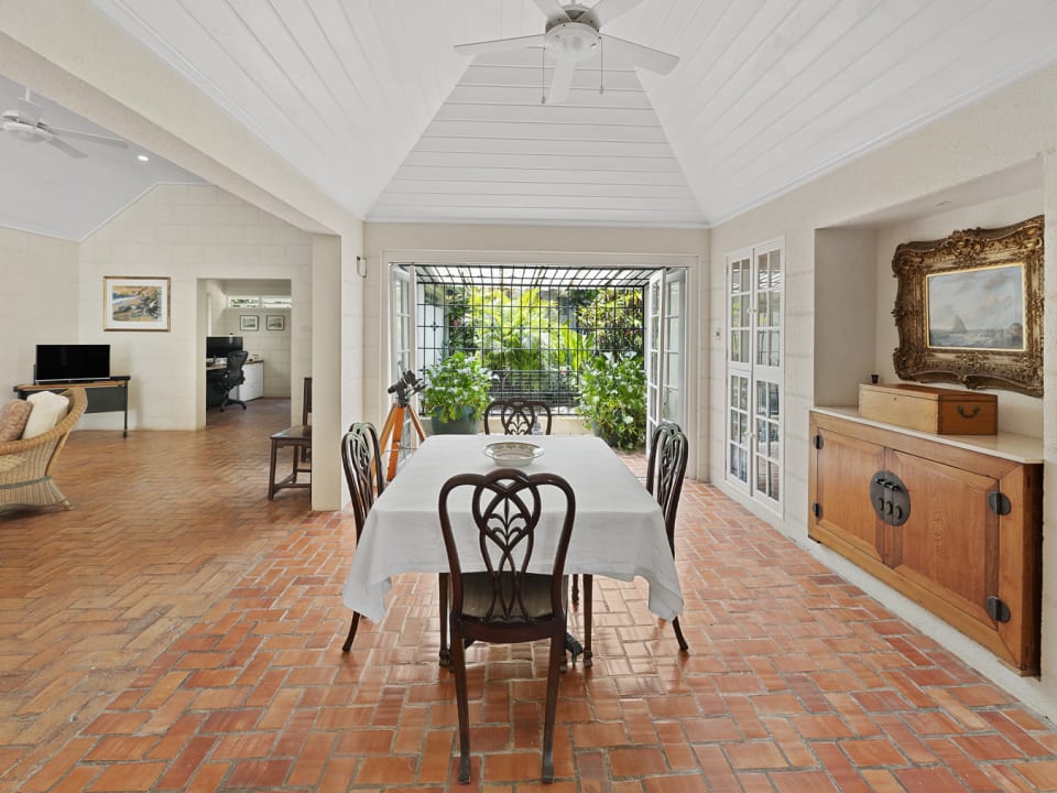 Spacious Dining room