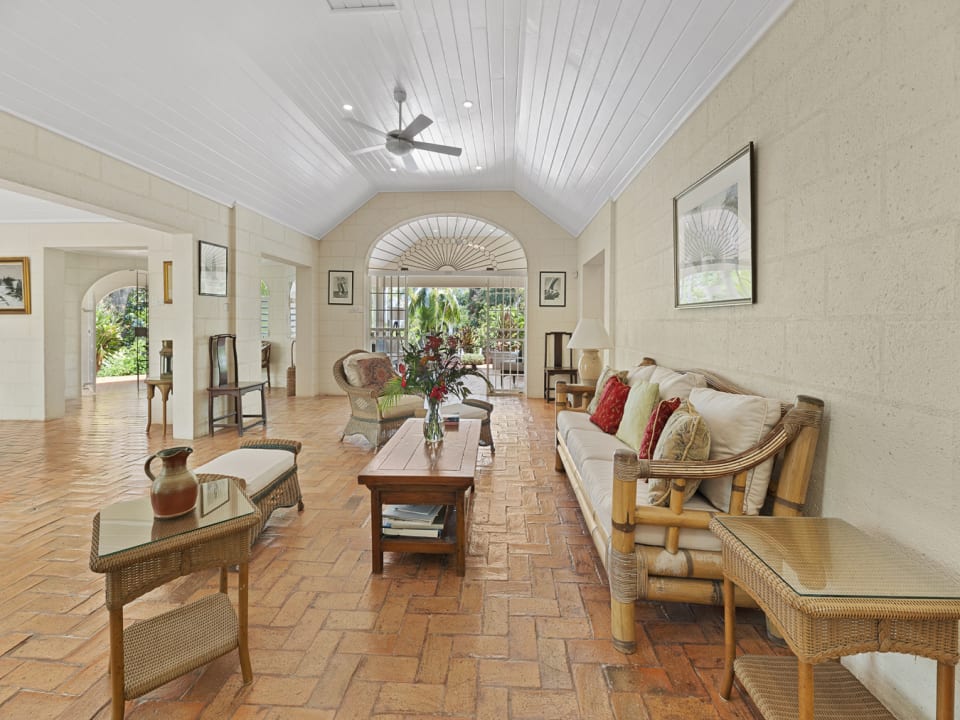 Spacious Living room