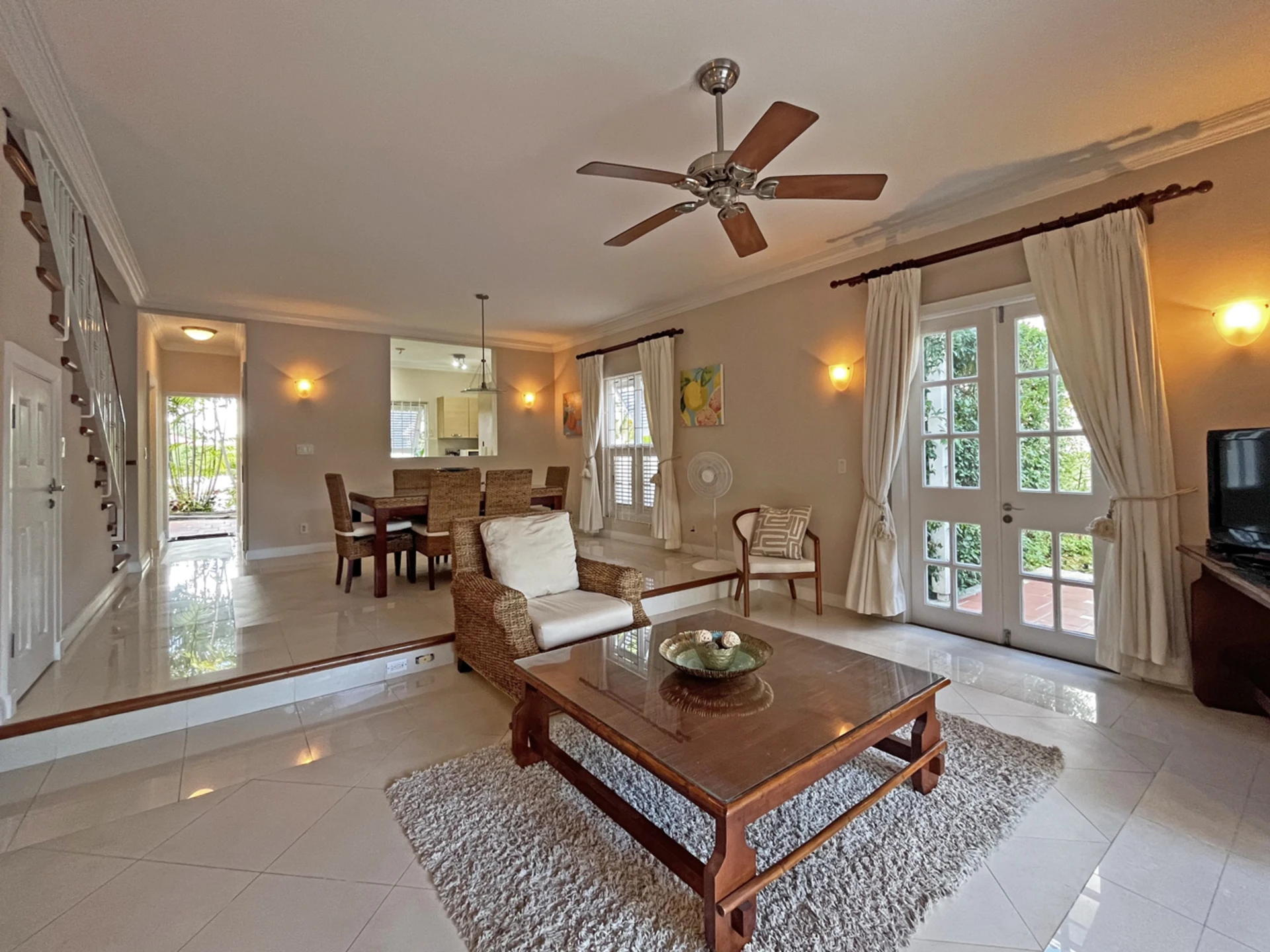 High ceilings throughout