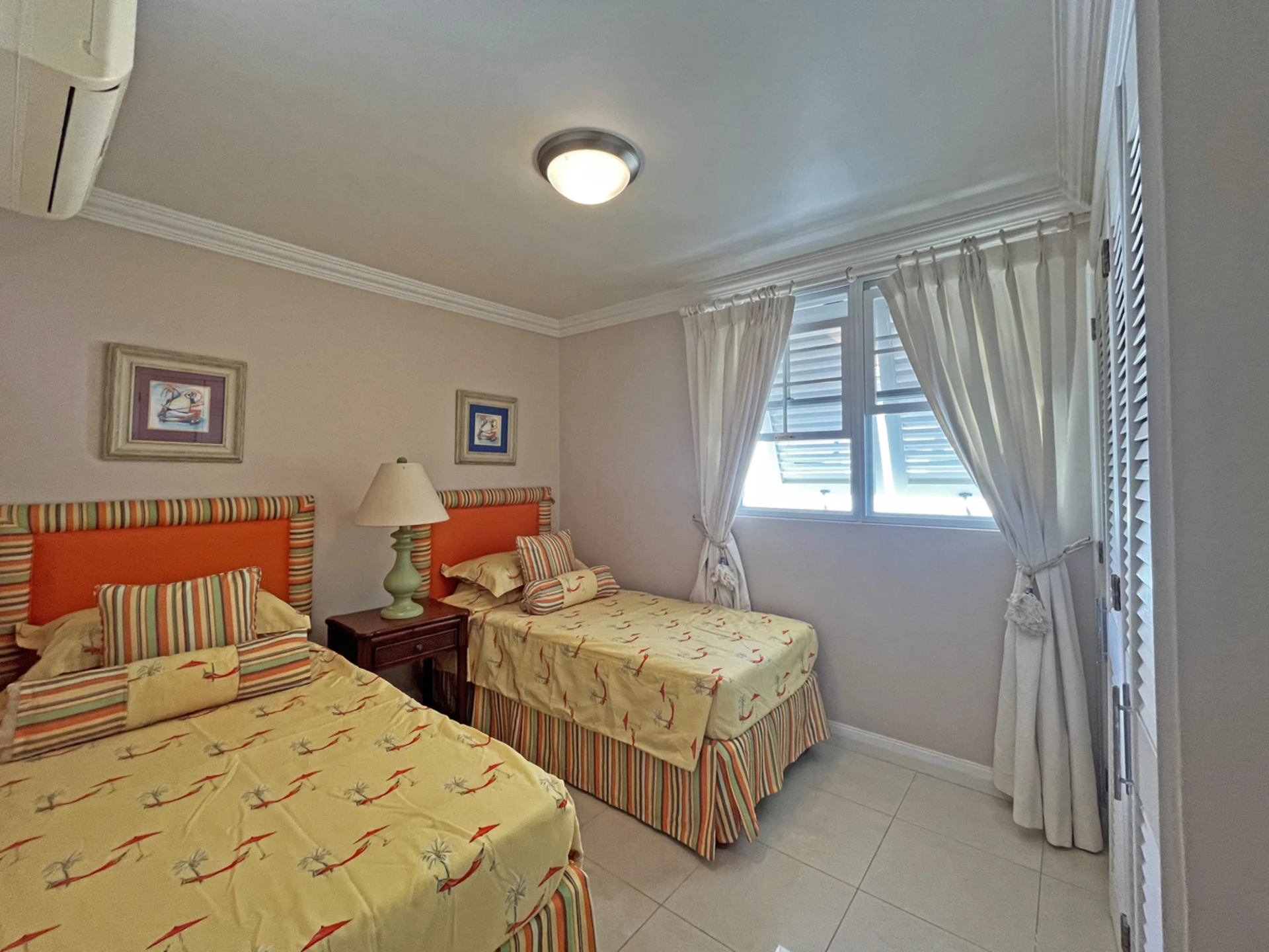 Guest bedroom with two single beds
