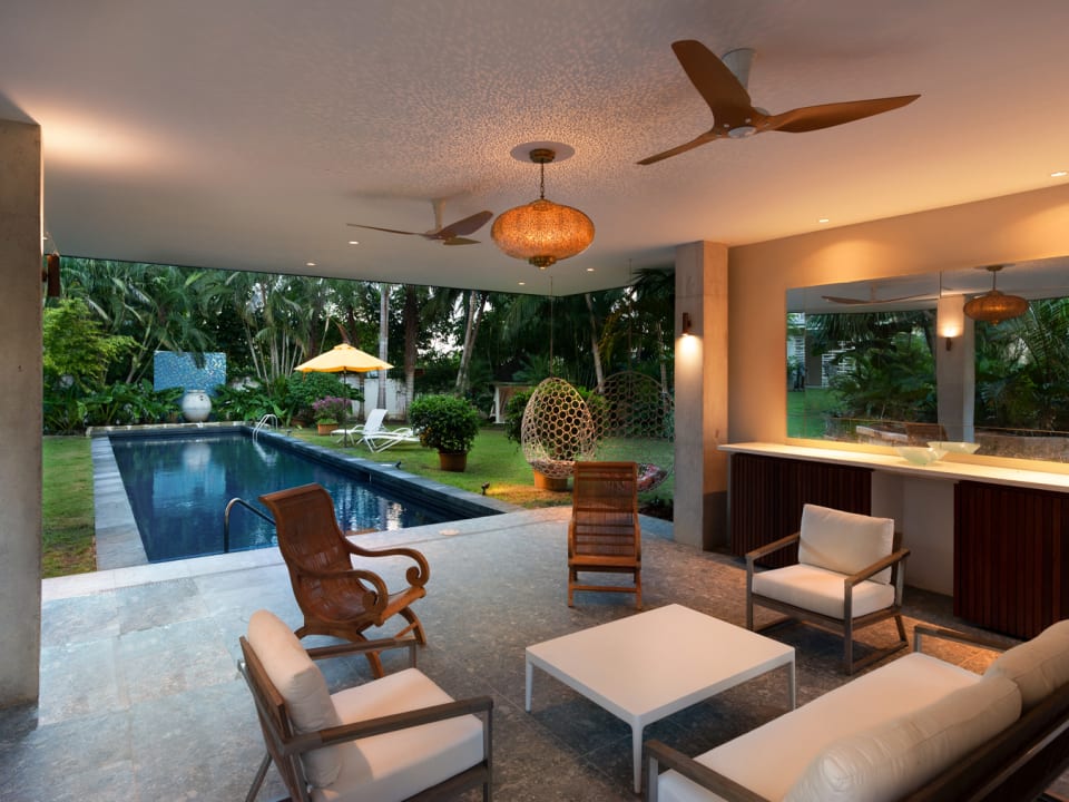 Entertaining area poolside