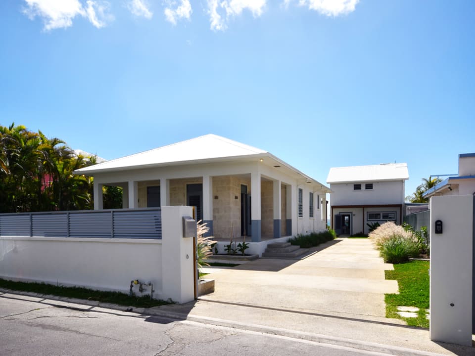 Lemonade Villa with electric gates