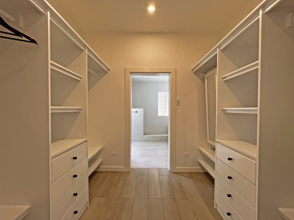 En-suite guest walk through closet