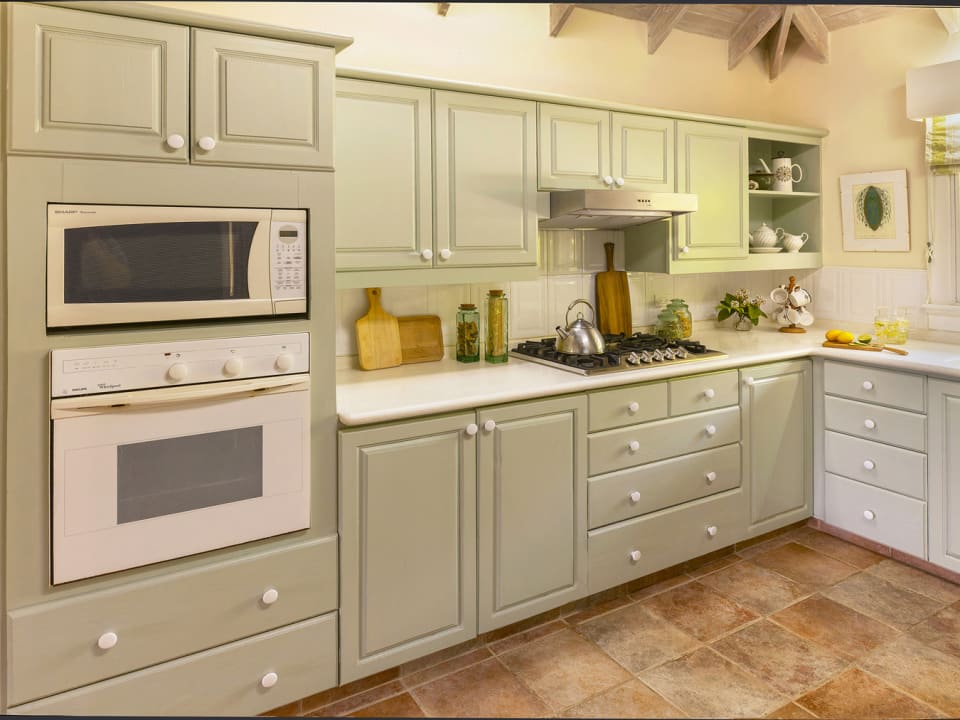 Kitchen has plenty cabinets for easy storage.