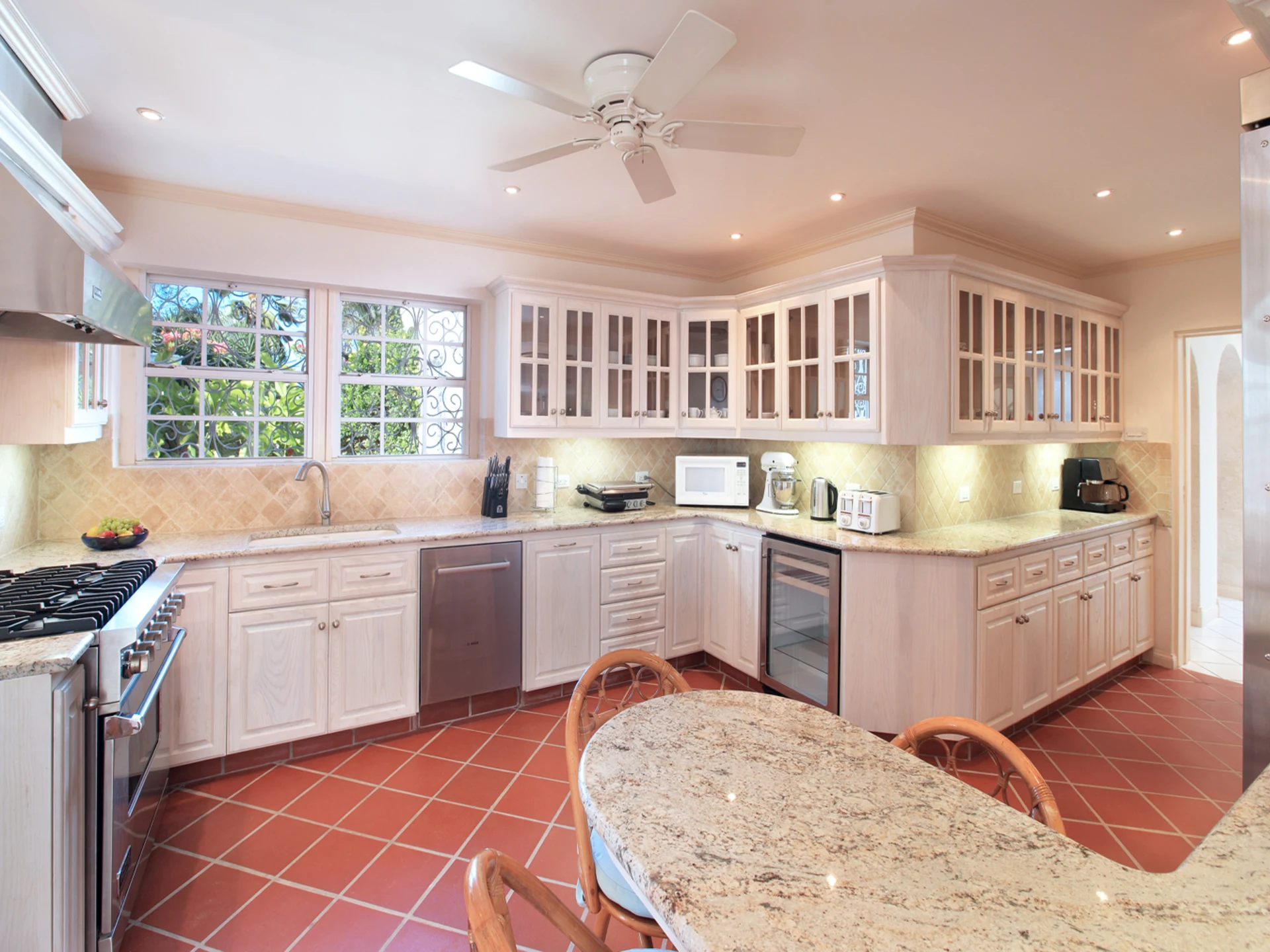 Fully equipped kitchen