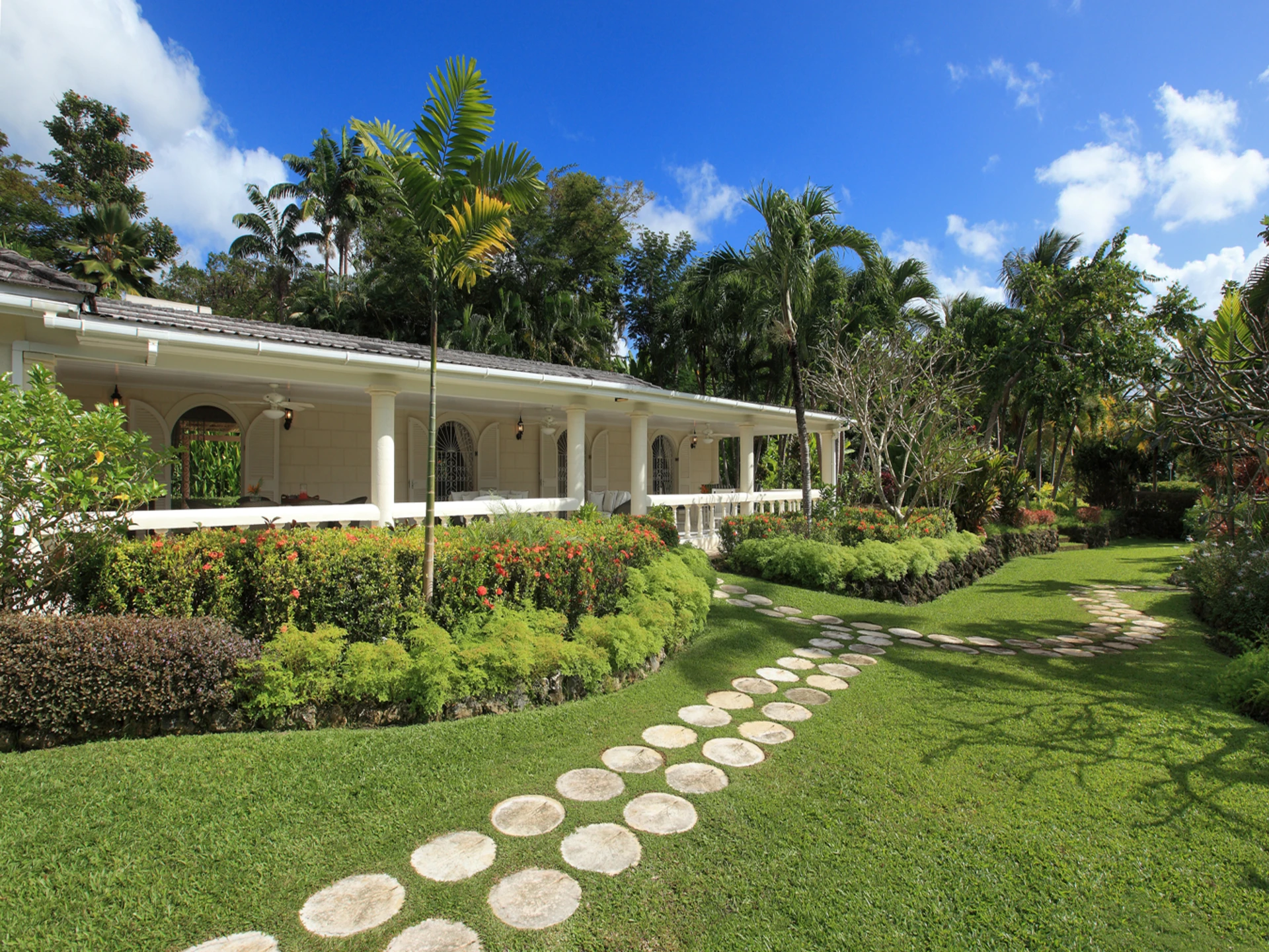 Vistamar Cottage terrace and gardens